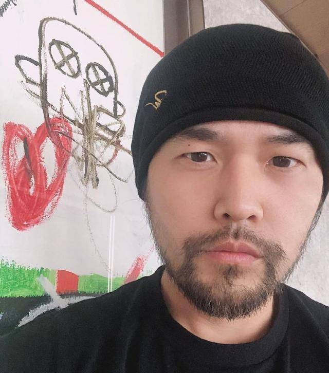 41岁周杰伦变"周三岁"!