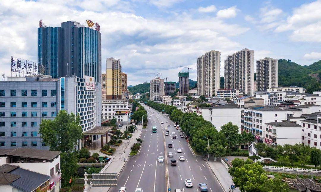 高质量发展 高质量转型——看万山丨谢桥街道:完善基础设施 建宜居新