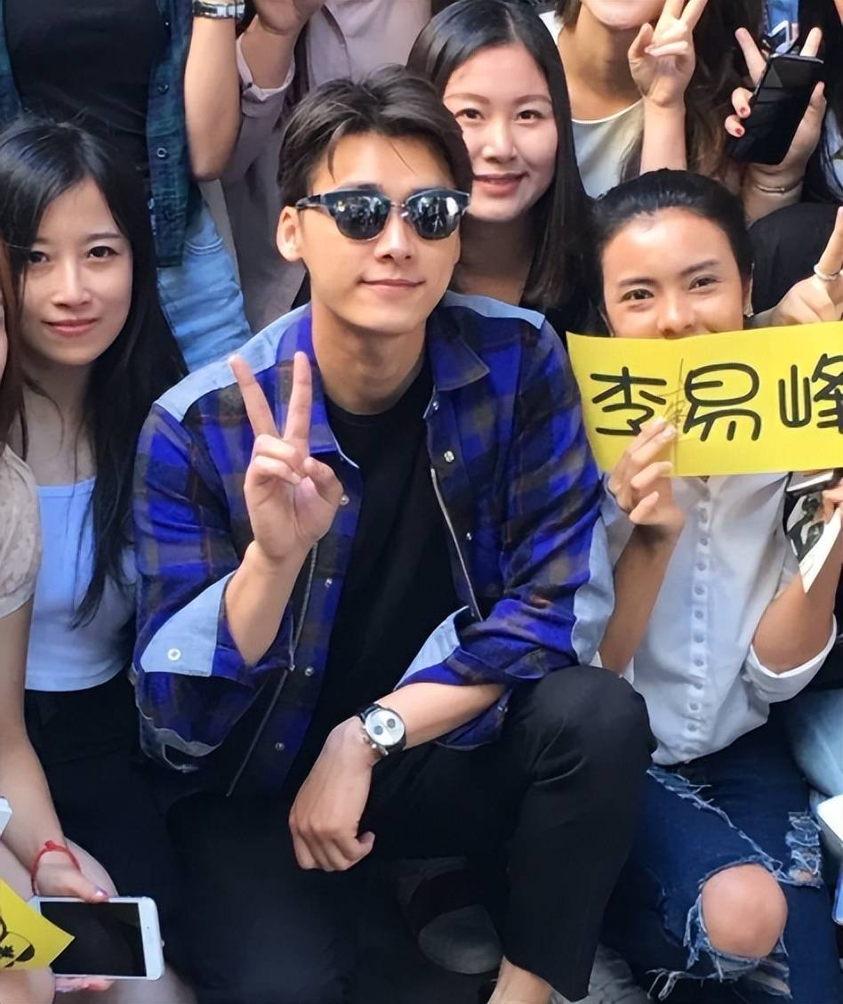 67"老炮儿"李易峰被释放,曝年后到泰国发展,现场粉丝加油助威_网友