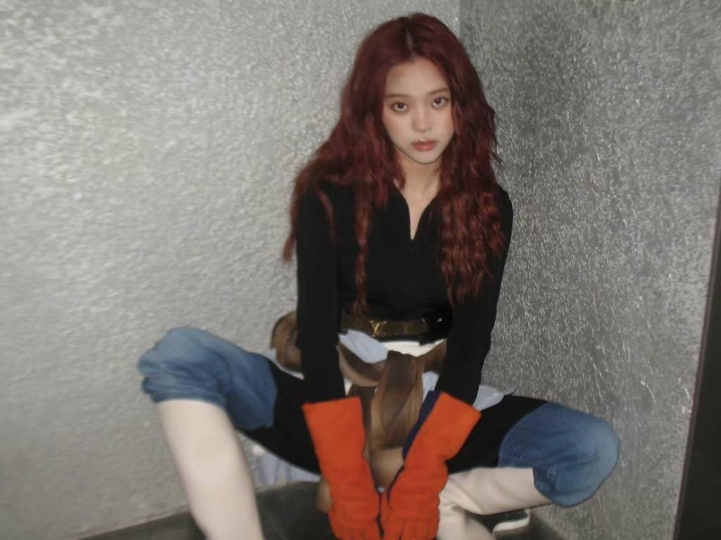 欧阳娜娜红色羊毛卷花絮写真 俏皮美萌似漫画少女_instyle_卷发_写真