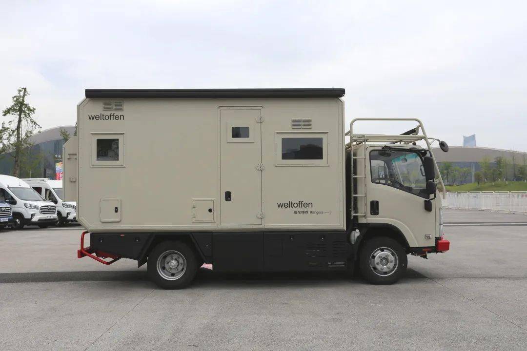 沙漠"骑兵" 丨舜宇&威尔特芬·五十铃700p游骑兵方舱型旅居车_搜狐汽