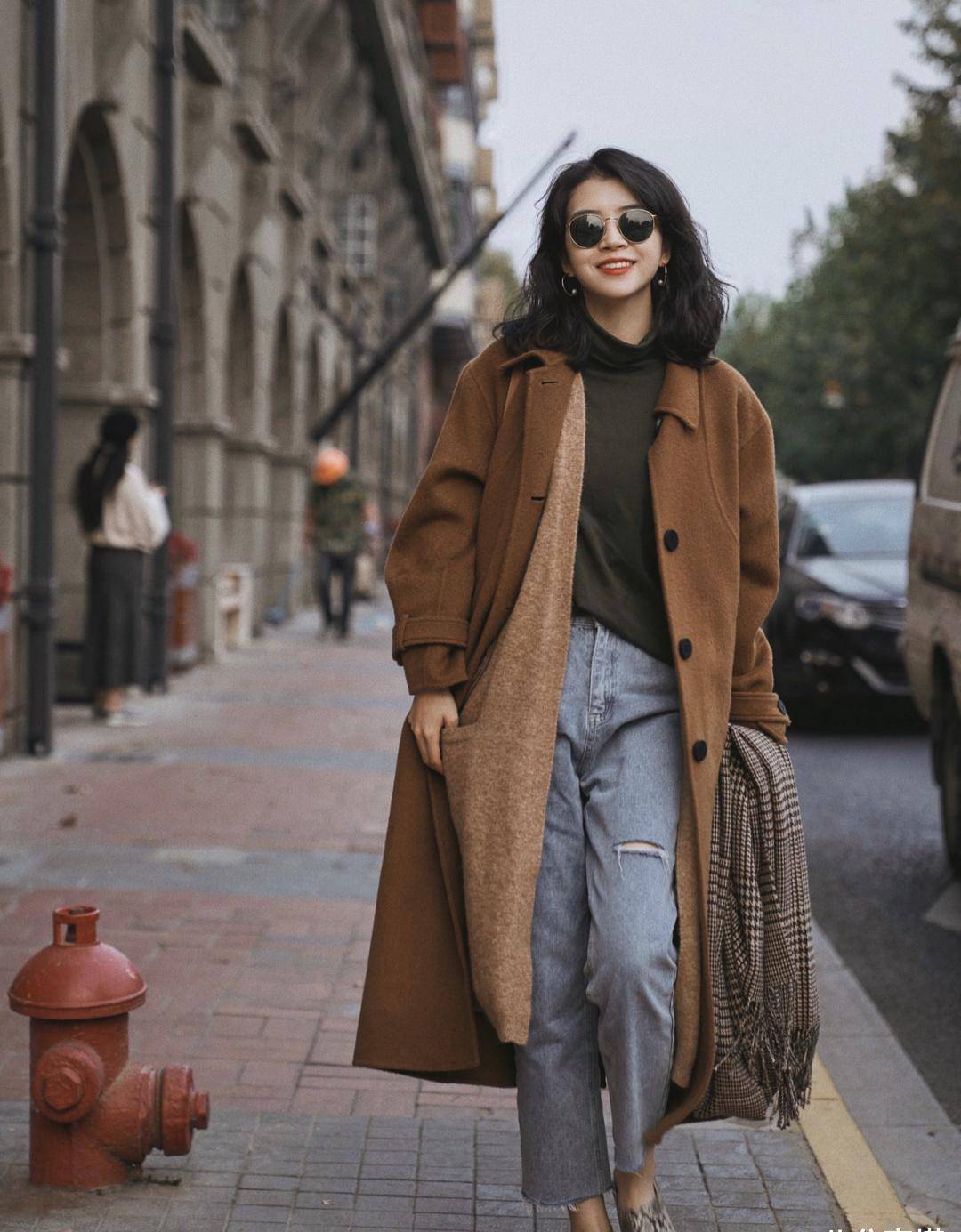 秋冬穿搭少不了"大地色单品",温馨厚重又有质感,百搭时髦