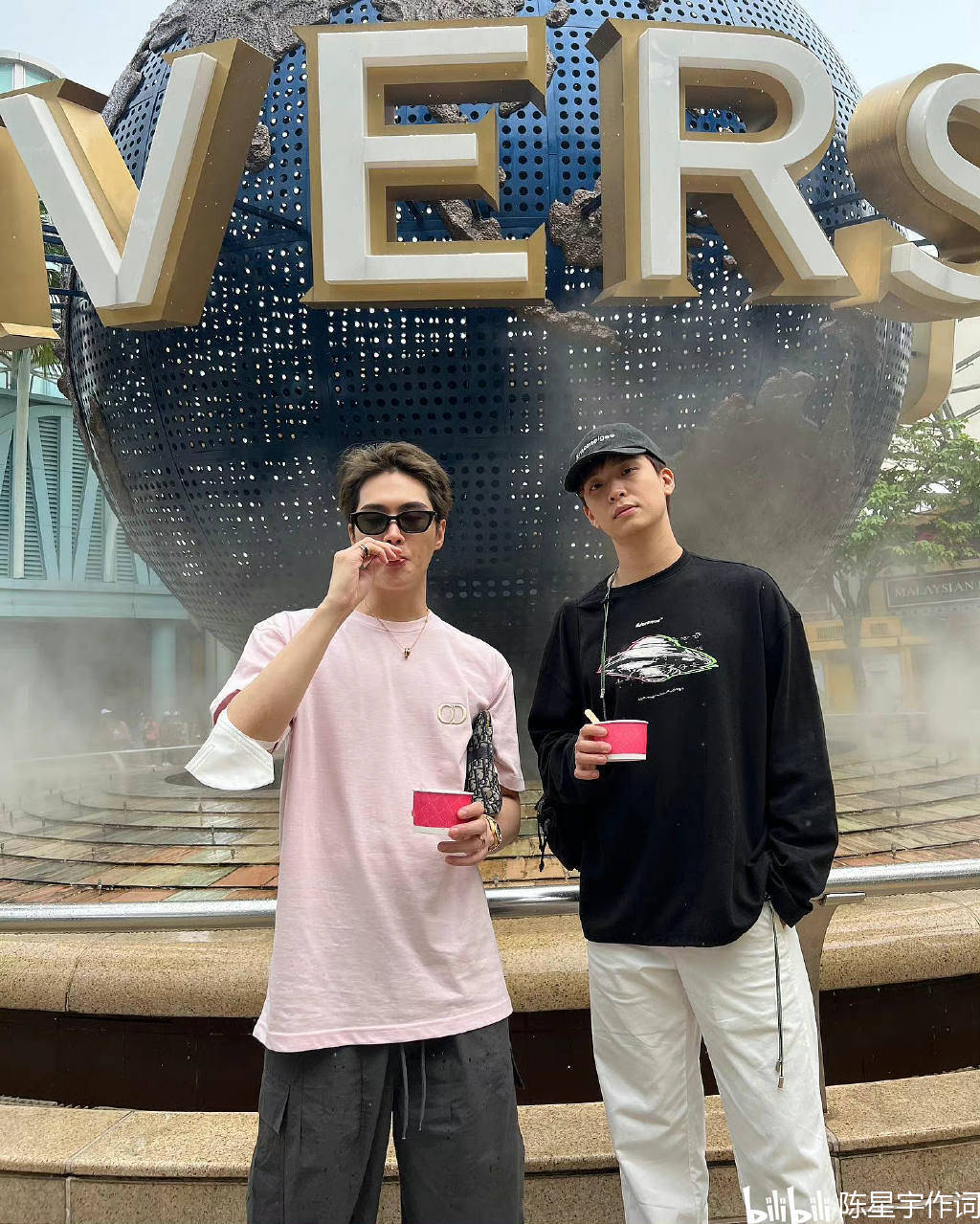 泰国人气男星inn sarin最近因为一出时尚秀场抓马合影事件备受热议