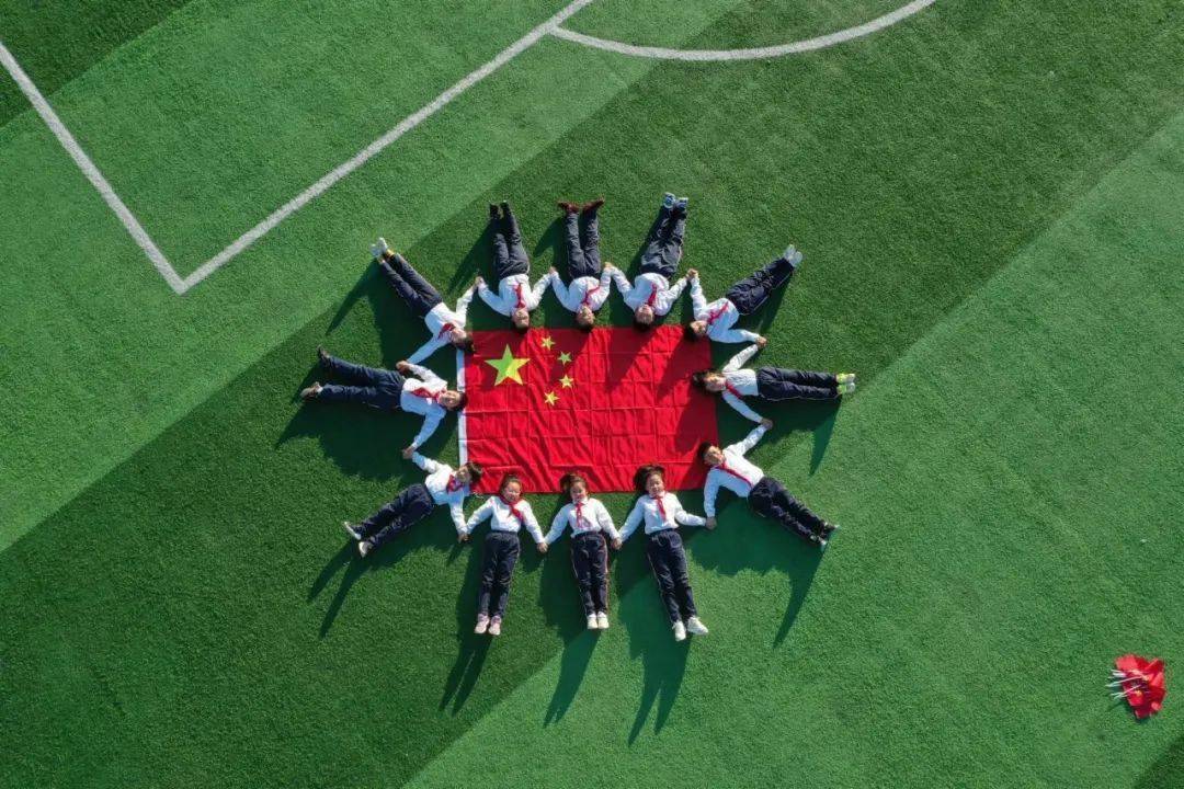 新惠中学新惠三中惠洲街道办新西社区十月金秋风景盛,我们与国旗同框