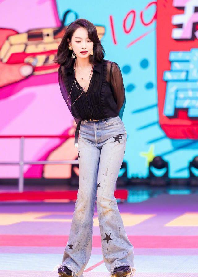 没有宋茜腿长不要穿,这种连体裤太显腿短,一般人真驾驭不了_时尚_黑色