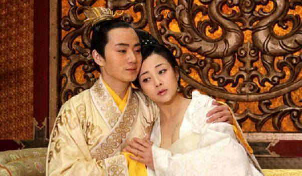 皇帝怕傻儿子不会生娃,派爱妃亲自指导,结果爱妃怀上儿子的骨肉_司马