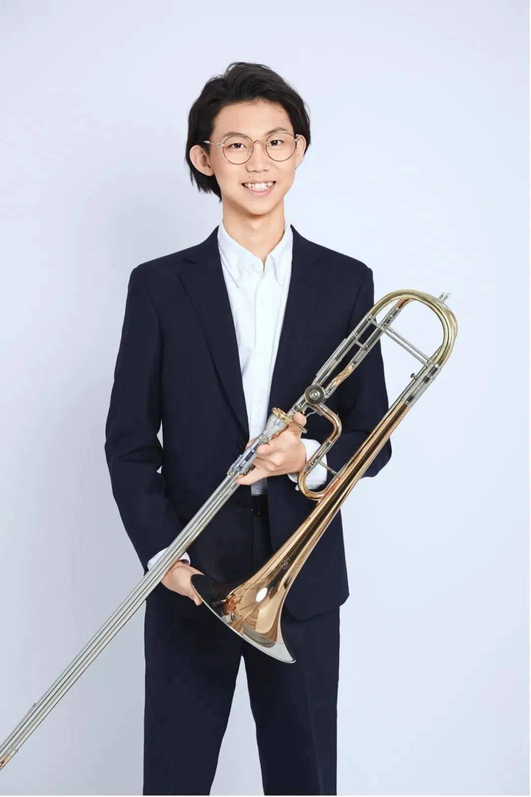 长号大赛"青年组冠军跨界音乐人2013随军乐团李勇刚老师开始学习长号