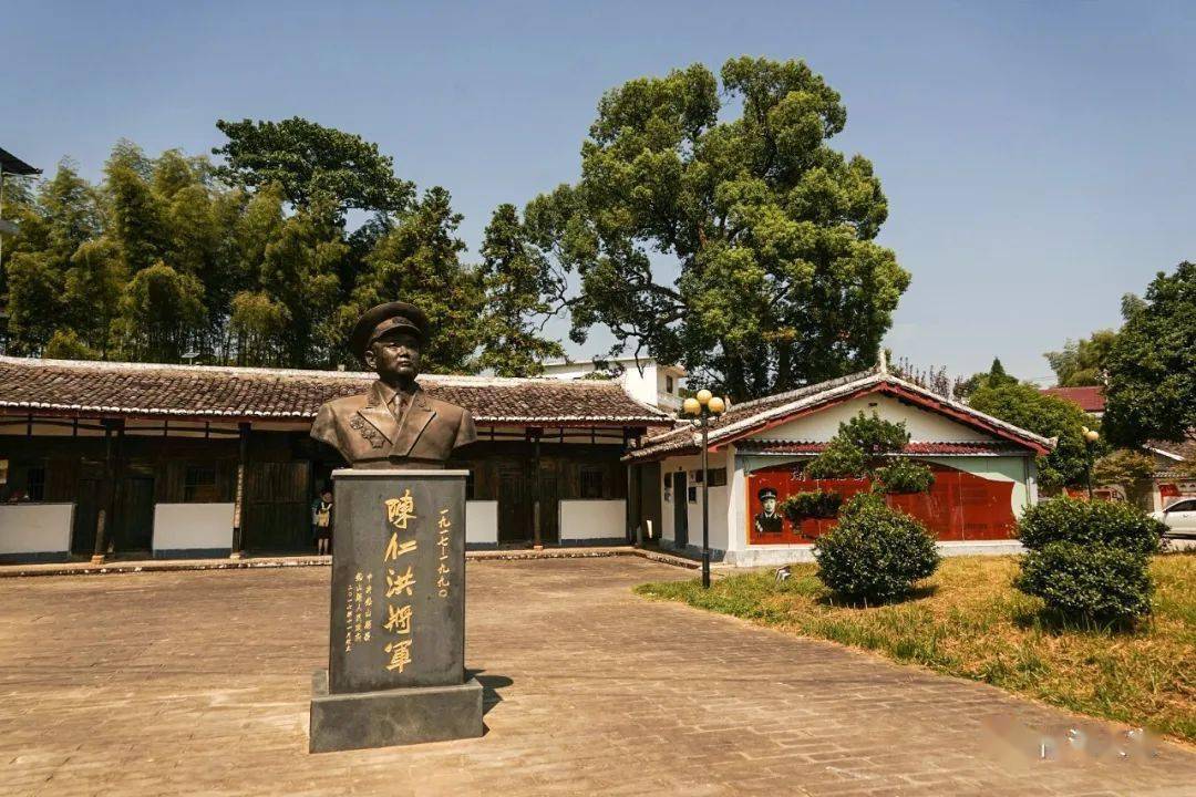 陈仁洪将军故居之一雕像陈仁洪将军故居之二雕像陈仁洪将军故居之三