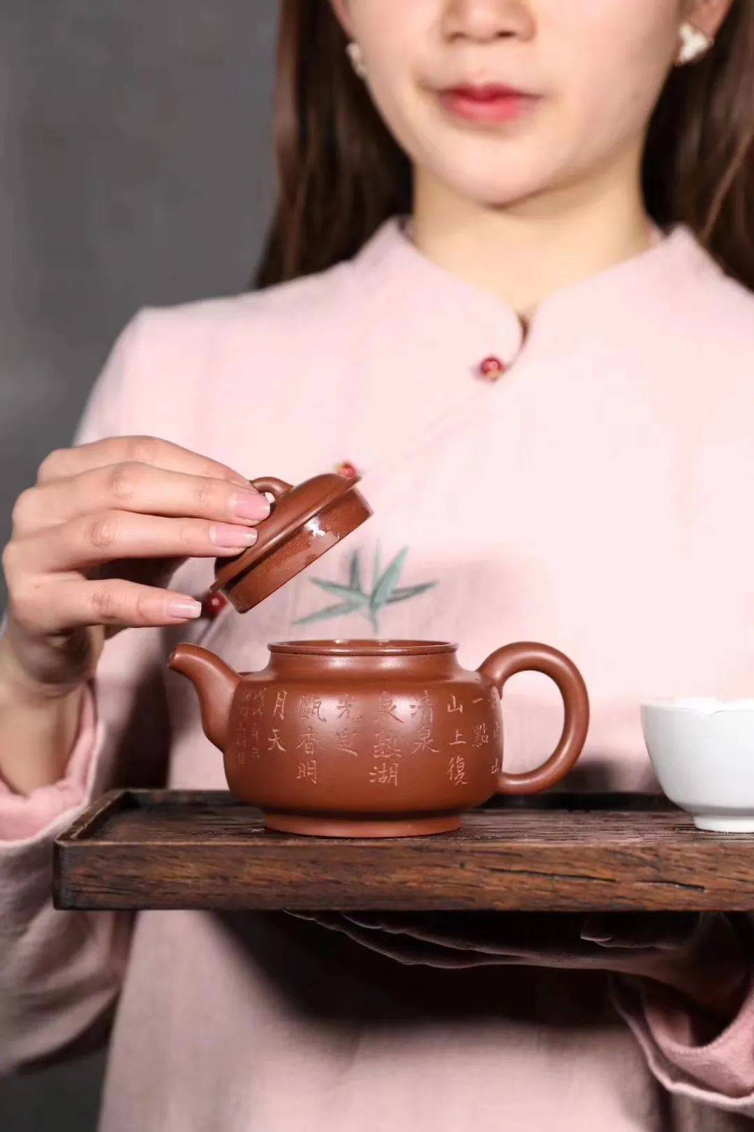 紫砂王朝:紫砂厂研究中心成员【冯晓仪】,独树一帜,璀璨新星