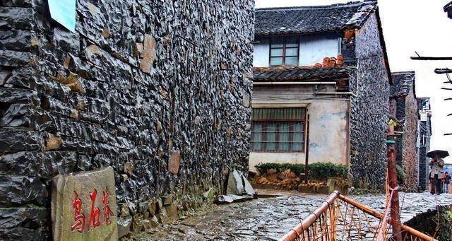 隐藏在浙江“夏都”的旅行地，满眼全是黑房子，还被誉为空中乡村