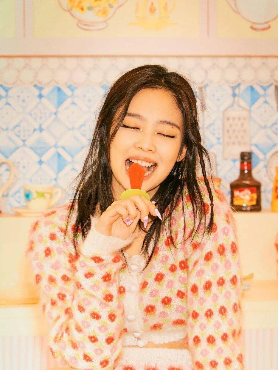 为了能拍出像jennie一样大笑的照片,我拼了_肌肤_细纹_女孩子