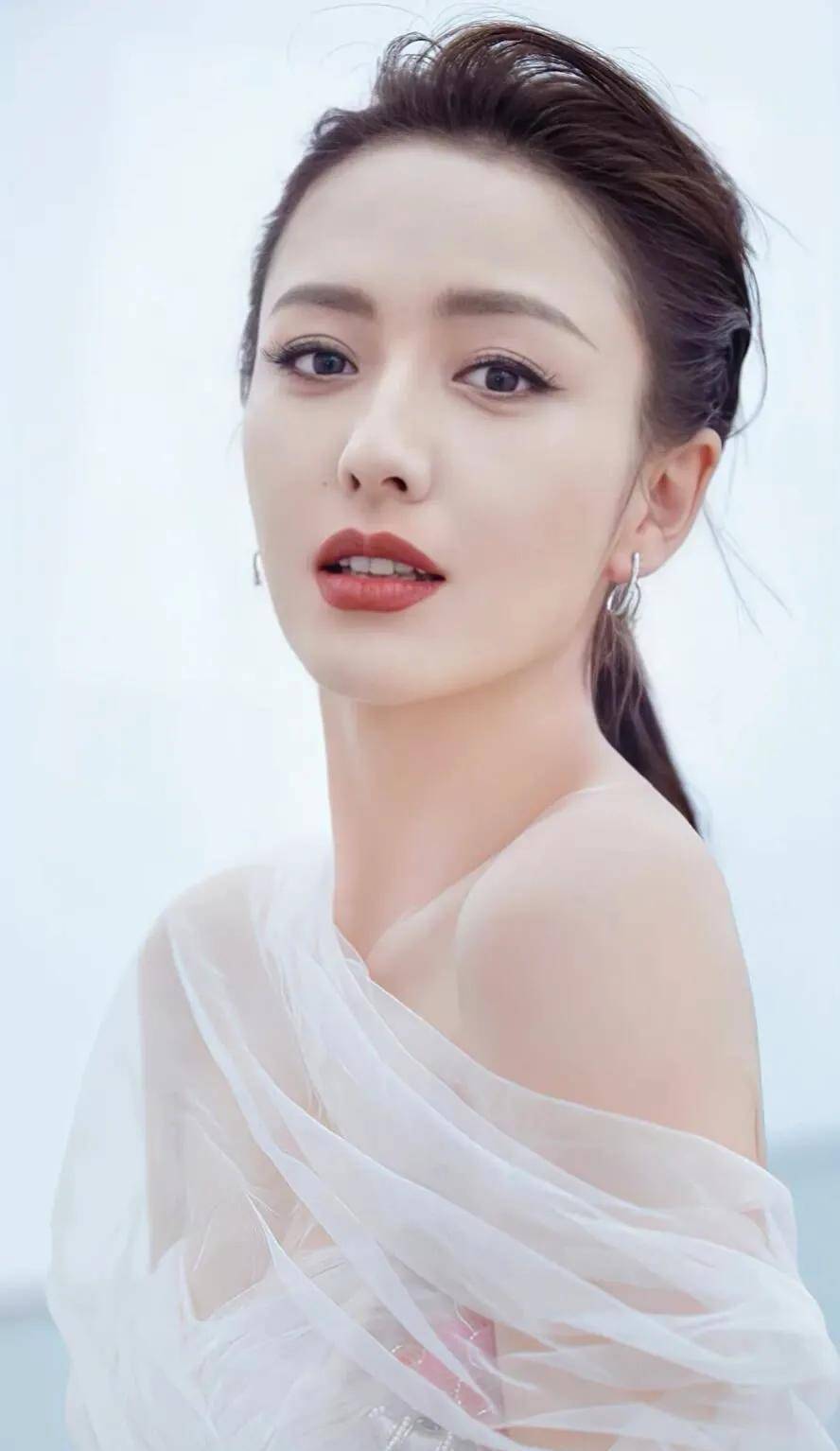 华语一线女明星社会活动哪家强,佟丽娅,杨颖最忙_景甜_中国_灾区