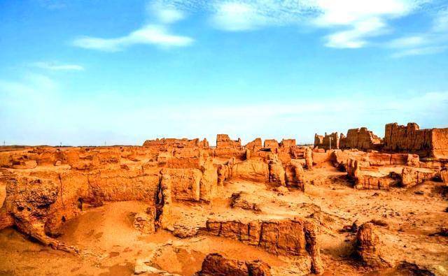 海头古城,米兰古城,竹滨河古城等遗址遍布全镇.