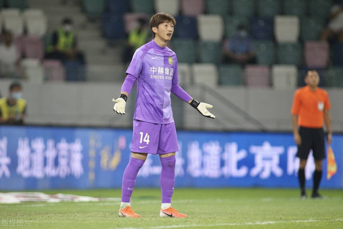 国安新帅力挺邹德海,直言他就是我喜欢的类型,侯森因此枯坐板凳