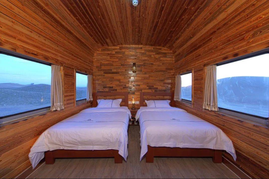 让旅行更美好 | 金沙海火车主题民宿_大漠_沙漠_旅馆