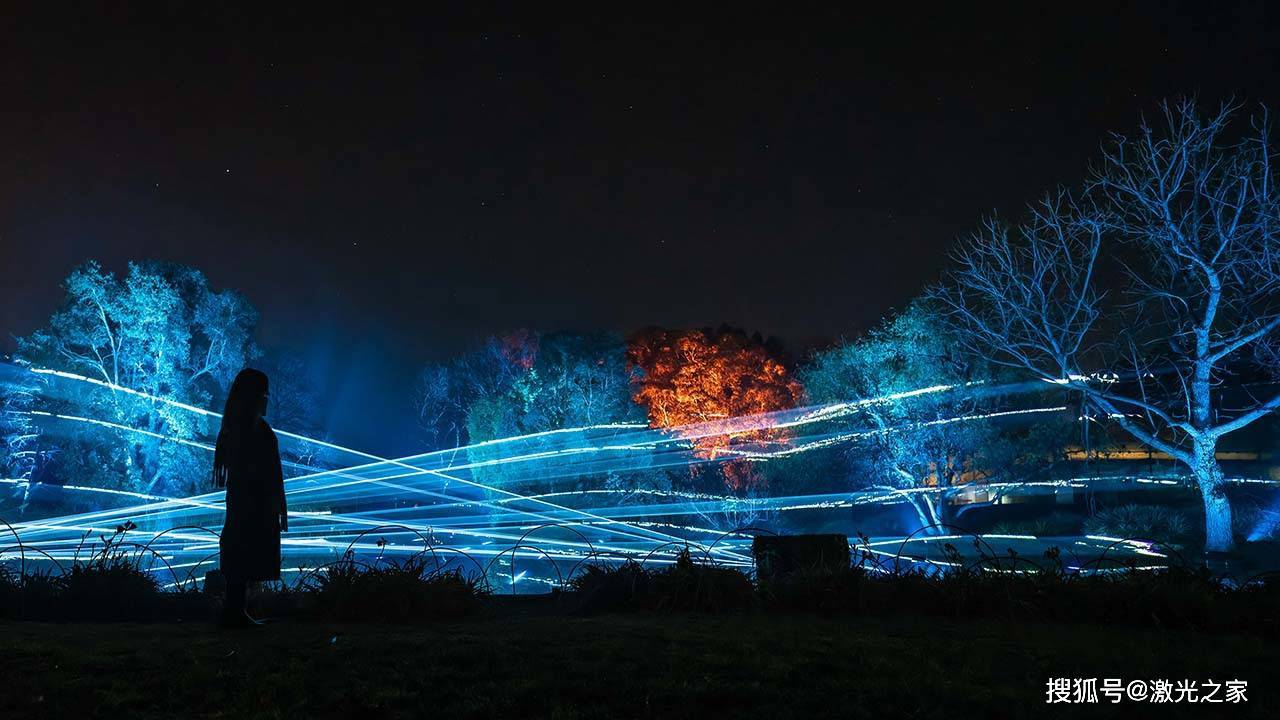 将大自然与激光技术相结合,阿德莱德灯光秀大放异彩_投影_音乐_照片