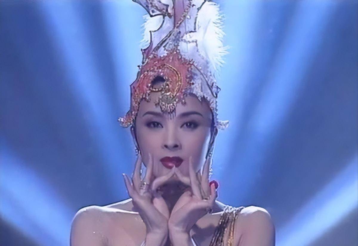 周洁:事业巅峰出国,60岁花27万包机回国,如今已去世一年_舞蹈_邵逸夫