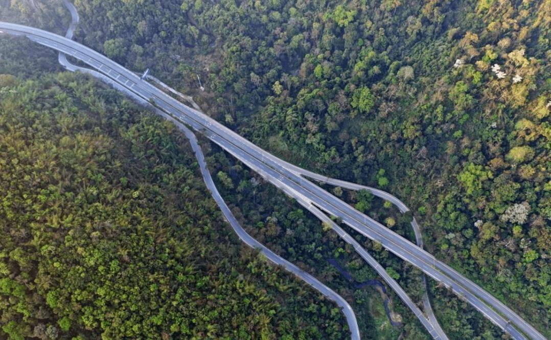 我国第一条国际高速公路,全长1800多公里,横跨三个国家_昆曼_线路
