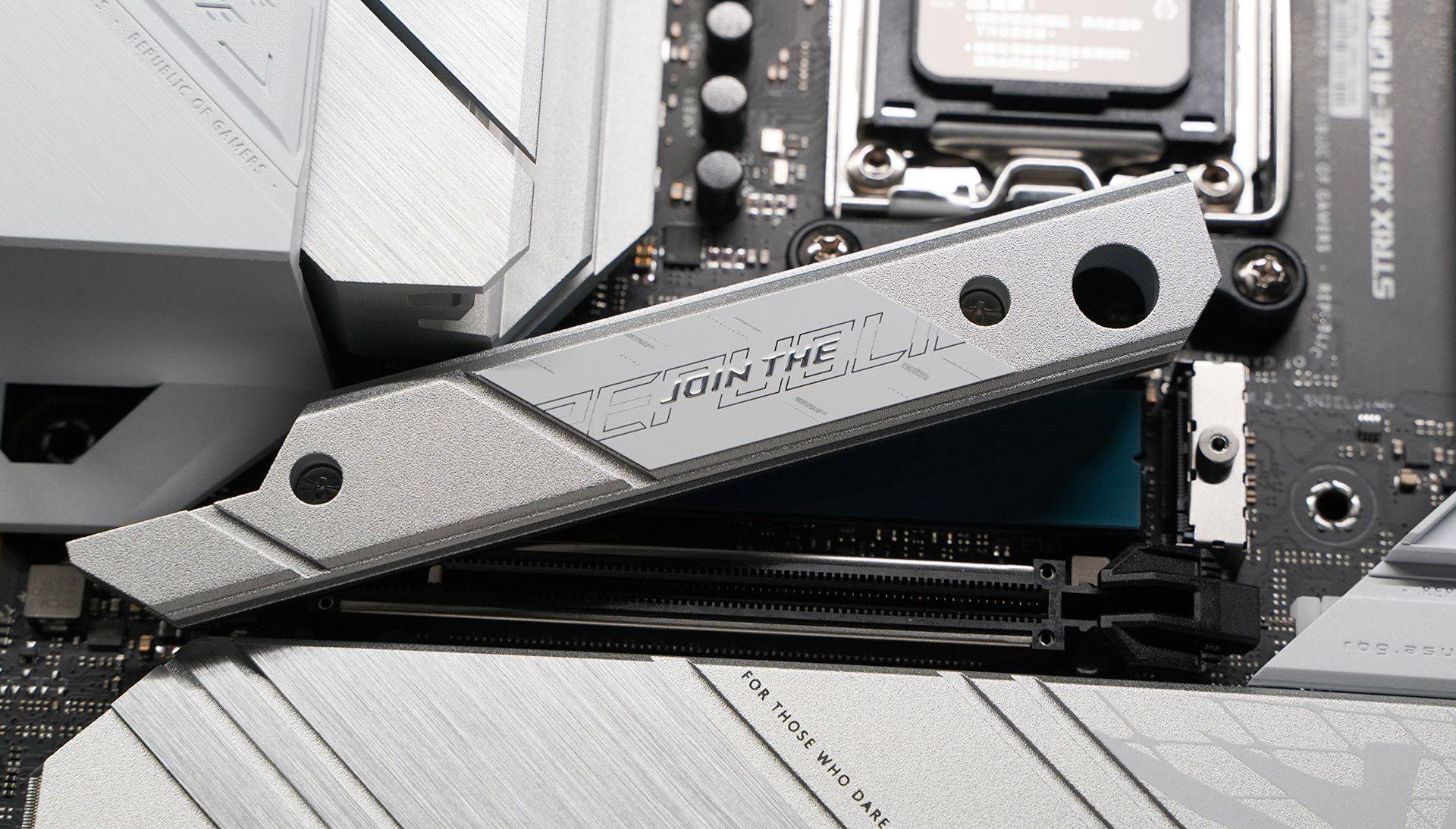 臭打游戏买r5 7600x就够 华硕rog strix x670e初体验_锐龙_供电_接口