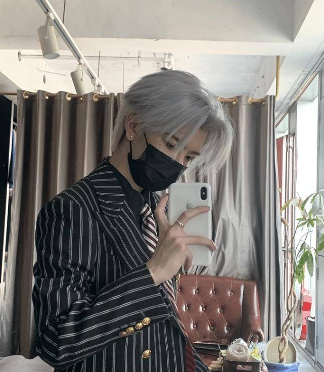 七鹤大人摘了口罩很丑吗?