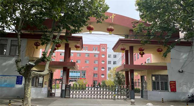 不要人夸颜色好 只留清气满乾坤 ——记山东省蒙阴县蒙山中学校长姬