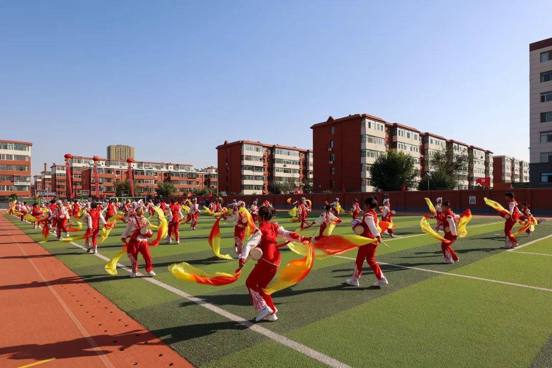 超越自我创辉煌,包头市包钢二十五小举行2022年秋季田径运动会_年级