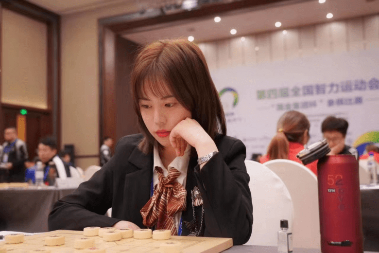 象棋梁妍婷图片图片