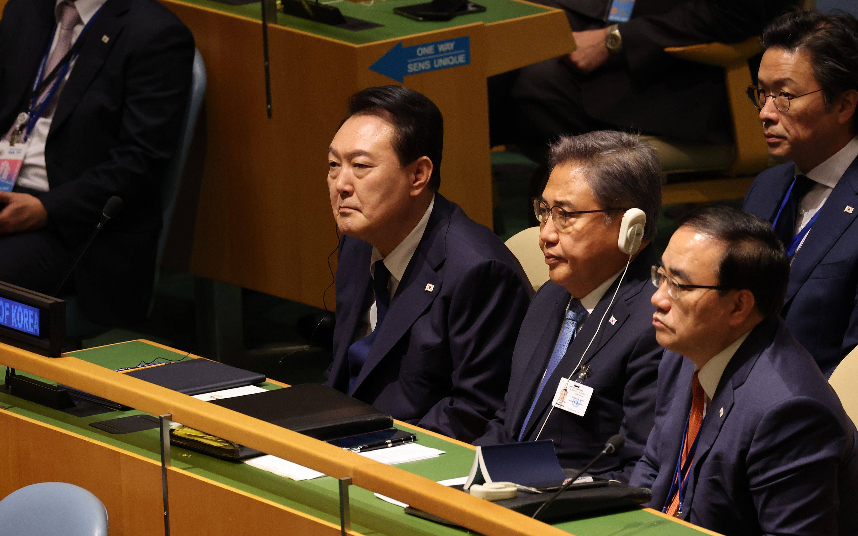 总统"外交翻车",韩国国会"围攻"外长_尹锡_朴振_议案