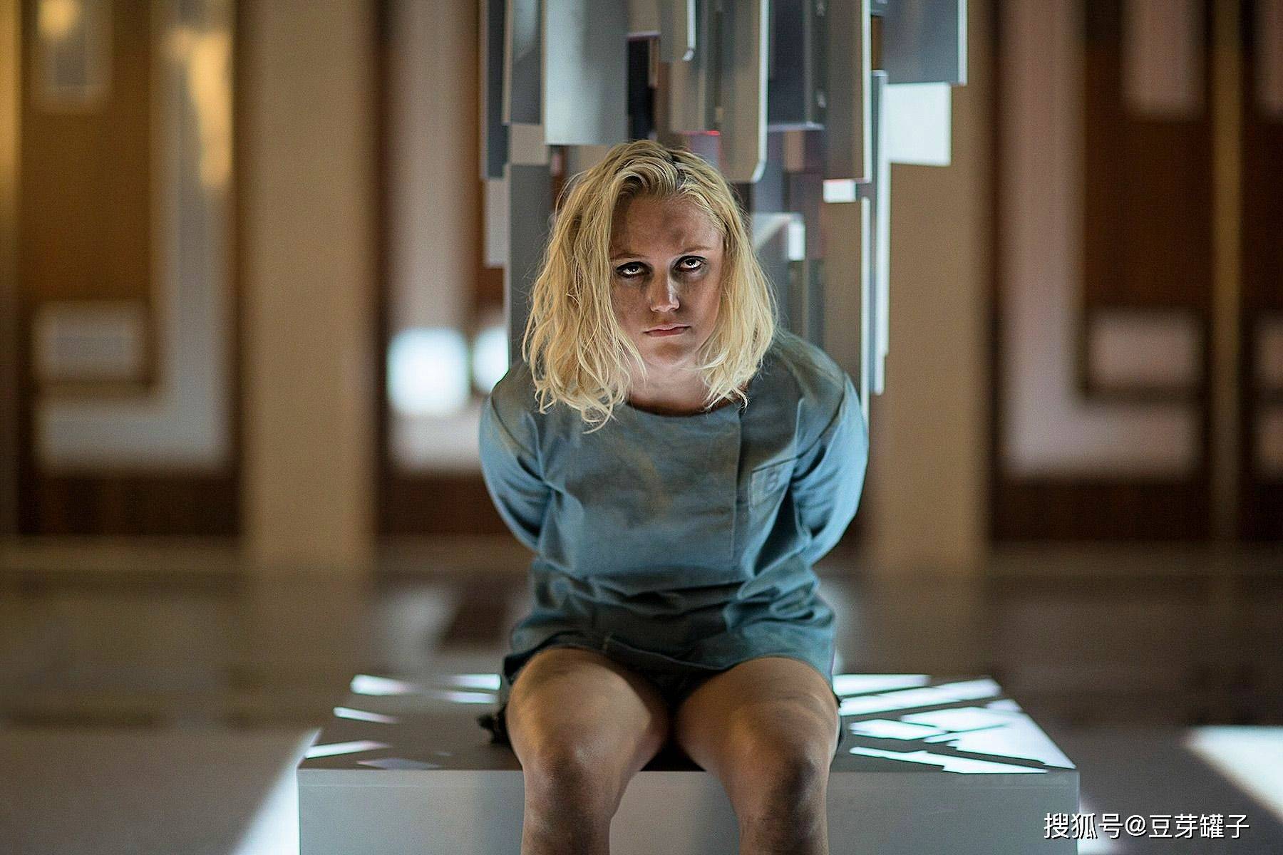 一部神奇的科幻片,少女囚禁豪宅被迫与机器人调情_人工智能_电影