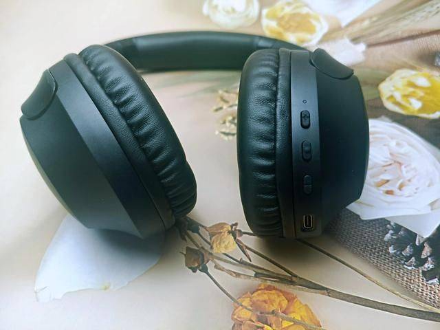 耳机界卷王!百元价格旗舰体验QCY H2头戴式蓝牙耳机