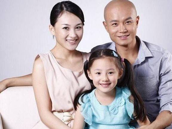 同是主持人,涂磊的妻子,乐嘉的妻子,差距可不是一般的大!