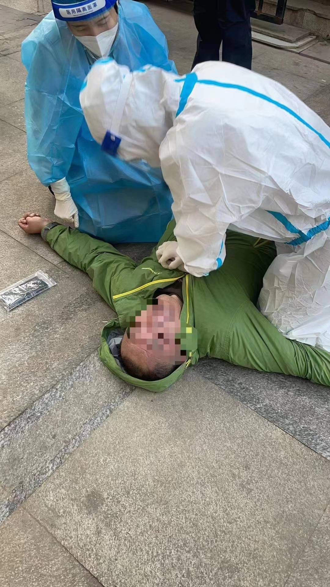 白衣天使 医者担当 沈阳市肛肠医院核酸现场上演生死时速_杨淼_医生