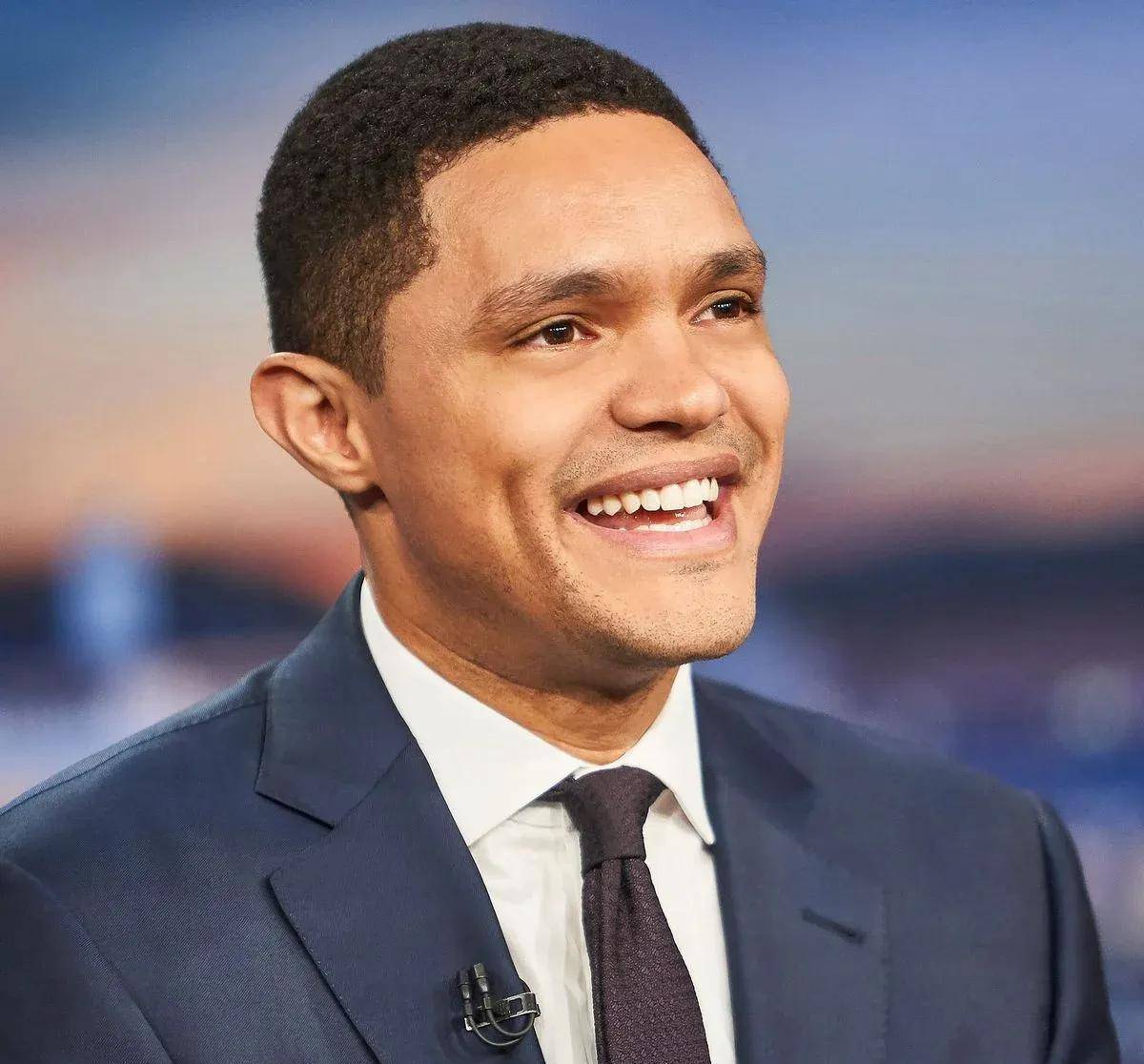 七年之痒:特雷弗·诺亚(崔娃饰)将告别《每日秀》_中国_节目_美国