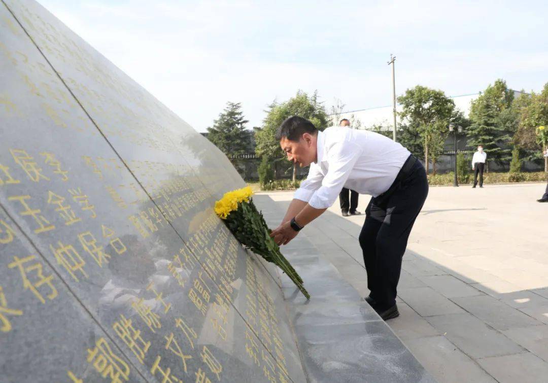 清丰县举行2022年烈士纪念日公祭活动_花篮_革命_鲜花
