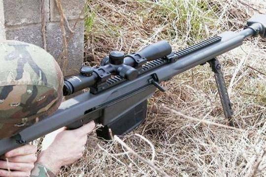 xm109狙击步枪为保持稳定,虽然将两脚架接触地面的部分设计成尖钉状