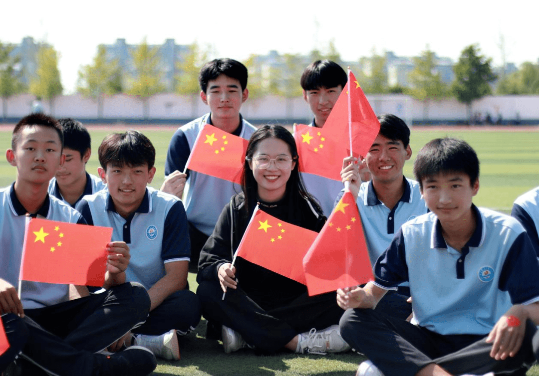 莒县实验高中红领巾心向党岚山区安东卫实验小学我和国旗合个影日照