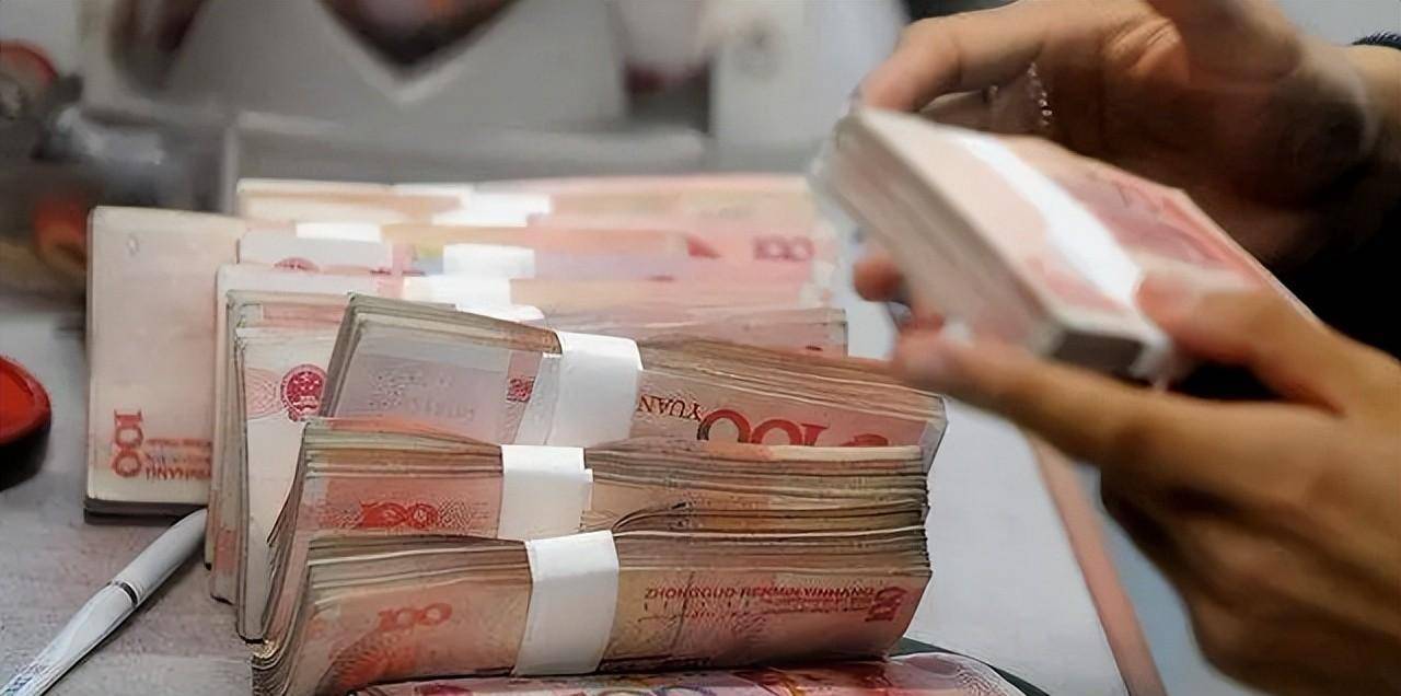 2011年农民夫妻床下查出8000万现金,被逮捕时,村民才知这么有钱_李家