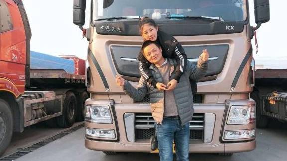 90后美女卡车司机穿越川藏线,冷水淋头提神一年300天不下车_李昕_丈夫