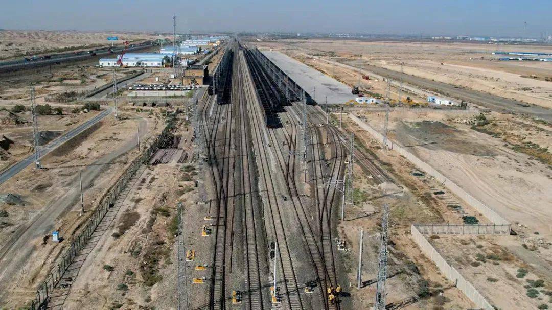 乌将铁路乌北至甘泉堡段电气化开通运营_运输_施工_乌鲁木齐