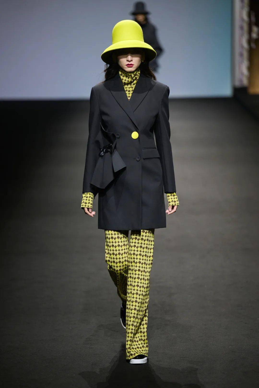 熠熠,作为上海时装周推广大使的晓雪,著名演员陈碧舸,青年演员孙伊涵