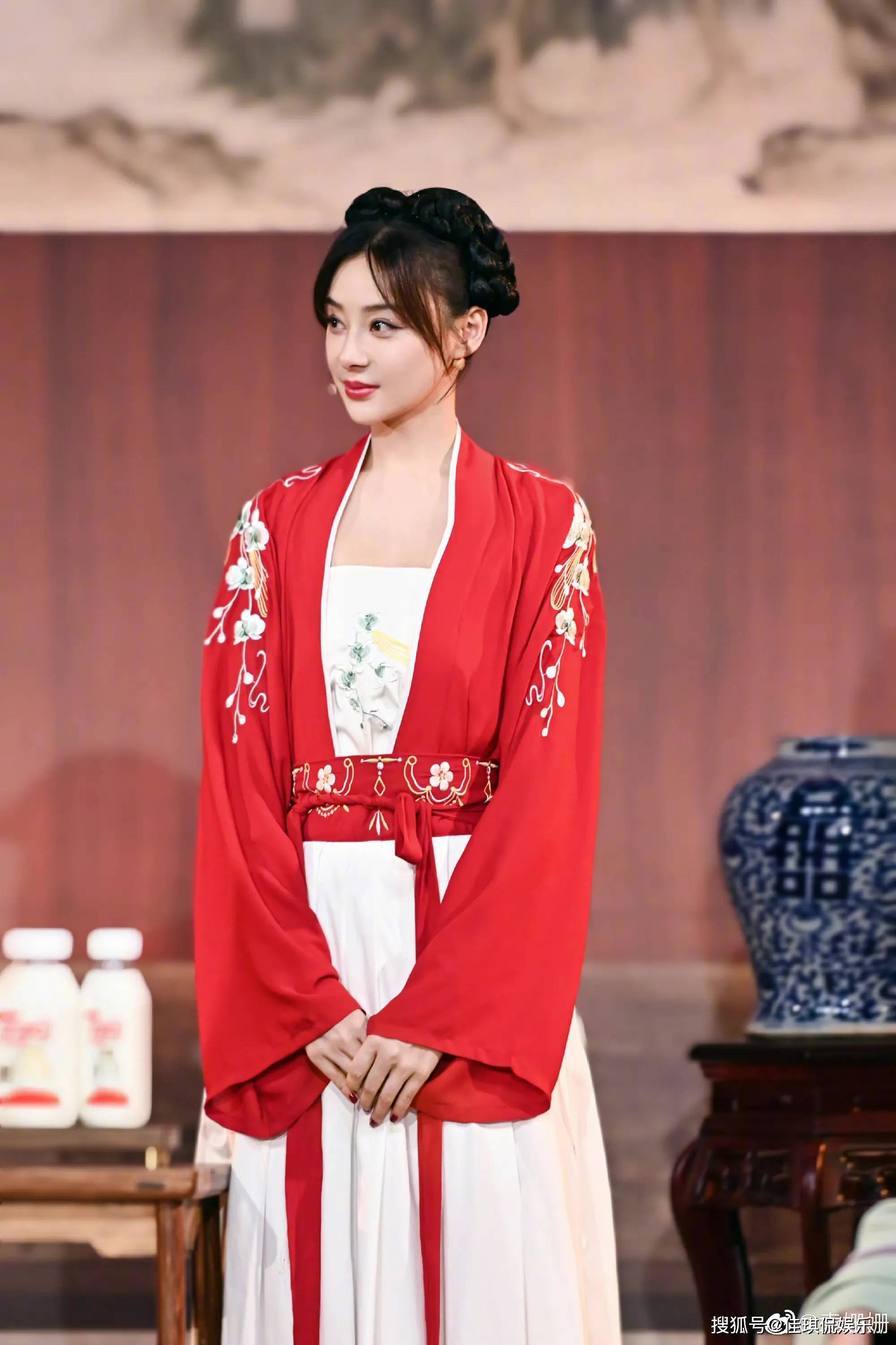 袁姗姗,最新红娘造型,美呆了!_女神_任盈盈_长相