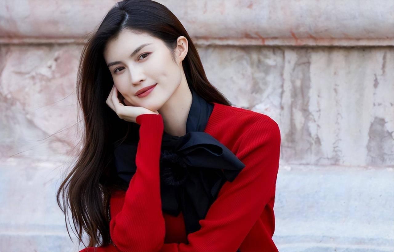 事业,她还跨界参与《何以笙箫默》,《鲛珠传》等多部影视作品的演绎