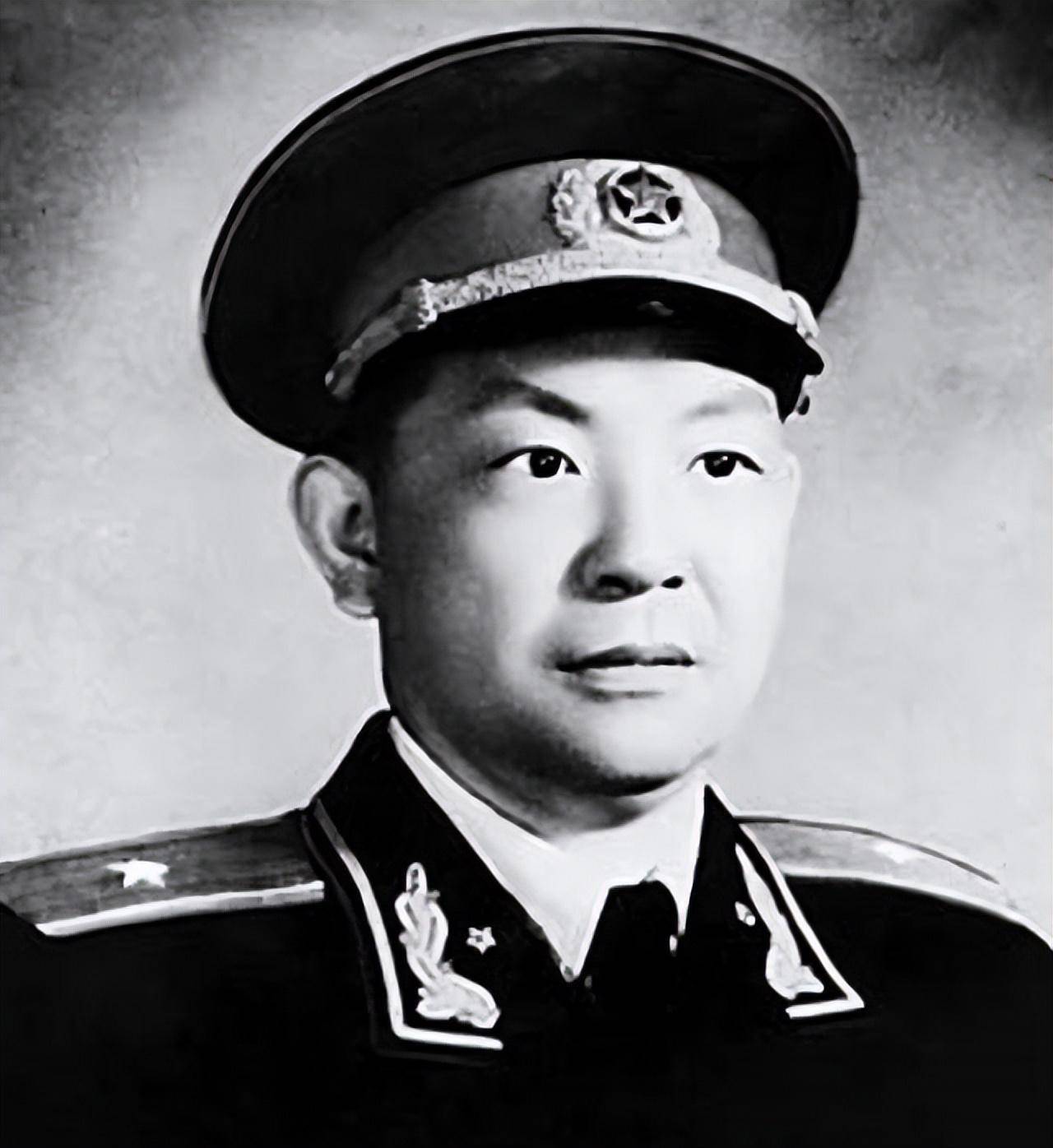 谭友林:全军唯一获得五个一级勋章的少将
