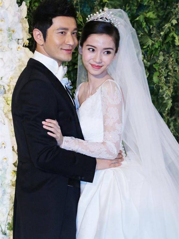 网友偶遇杨颖带小海绵,前夫黄晓明晒全家福秀爱!