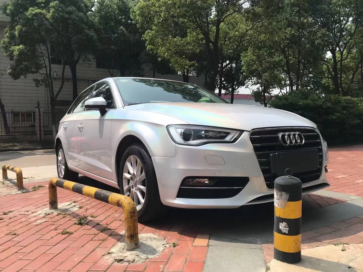 奥迪埃伯改色膜七彩镭射白,白的流光溢彩_七彩_奥迪