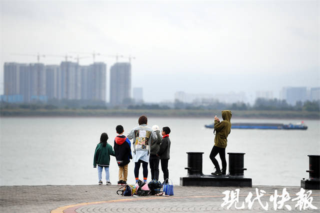降温降雨影响出游心情，南京多个景区人少了但舒适度有所提升