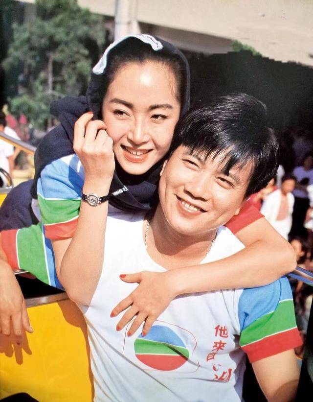 恬妞:两段破碎婚姻有阴影,64岁仍单身,女儿是她的骄傲_叶聪豪_小孩子