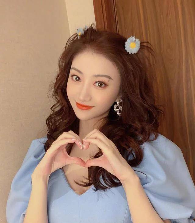 景甜出镜吐槽整容,医美技术不过关结果像青蛙,如今新剧颜值依旧_整形