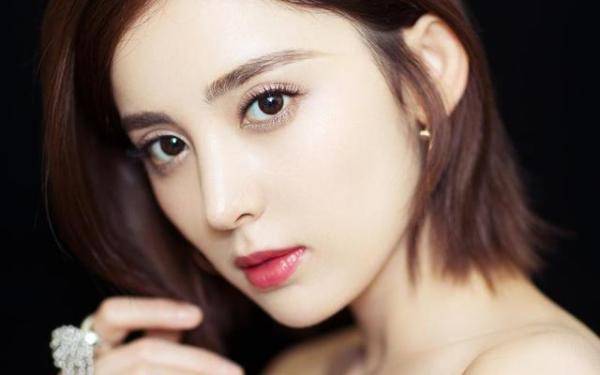 中国内娱十大美女明星,个个貌美如花,谁的颜值让你动心_杨幂_迪丽热巴