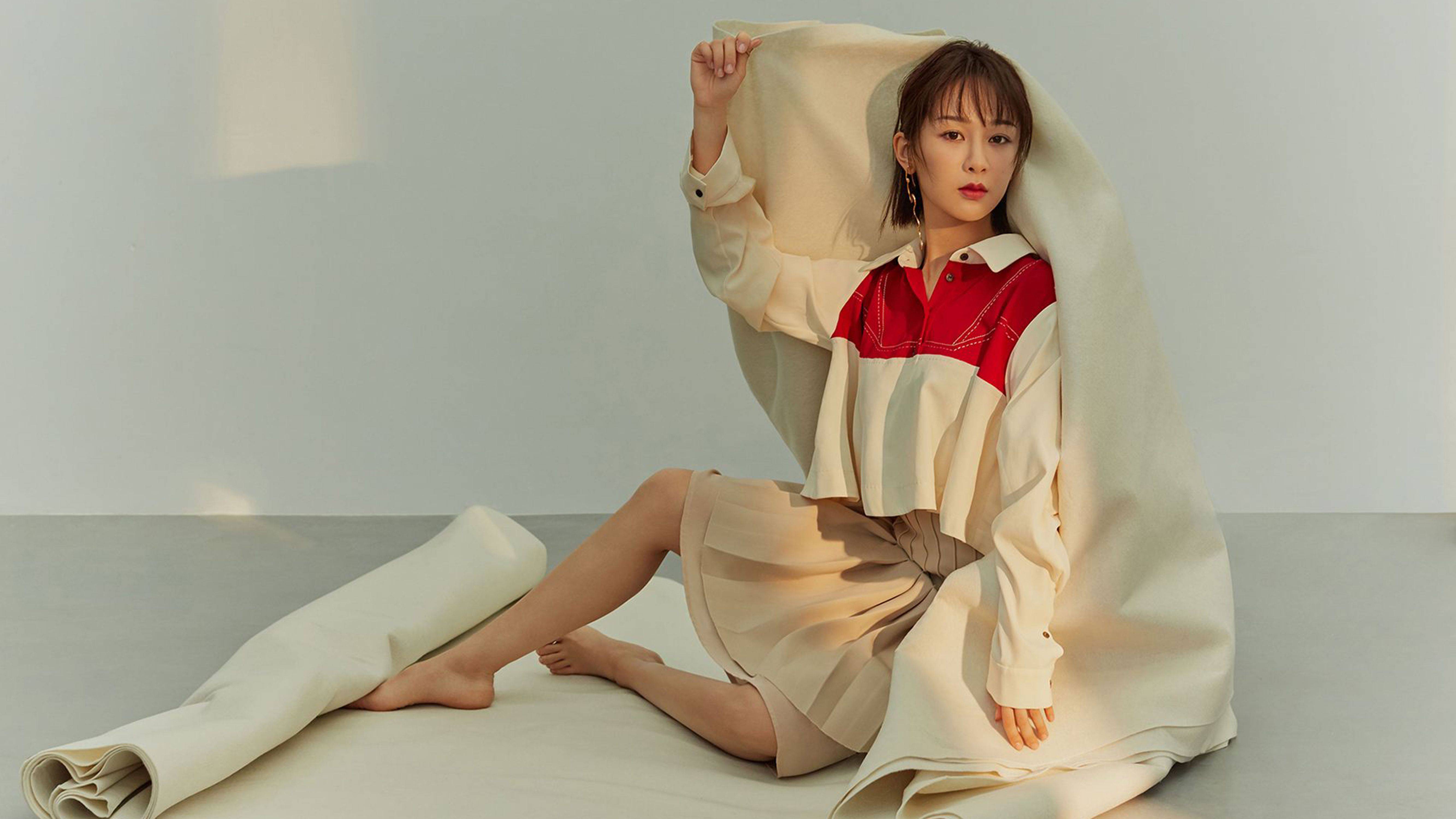 正能量偶像杨紫,曾被前辈说丑劝转行,如今已是娱乐圈上层.